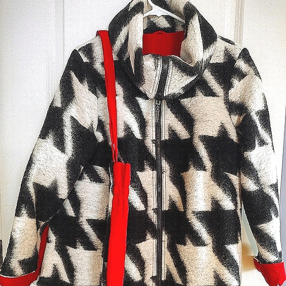 Coat Red/black/ white / Reversible. Lightweight. Matching satchel. 2 Pc. - Picture 3 of 8